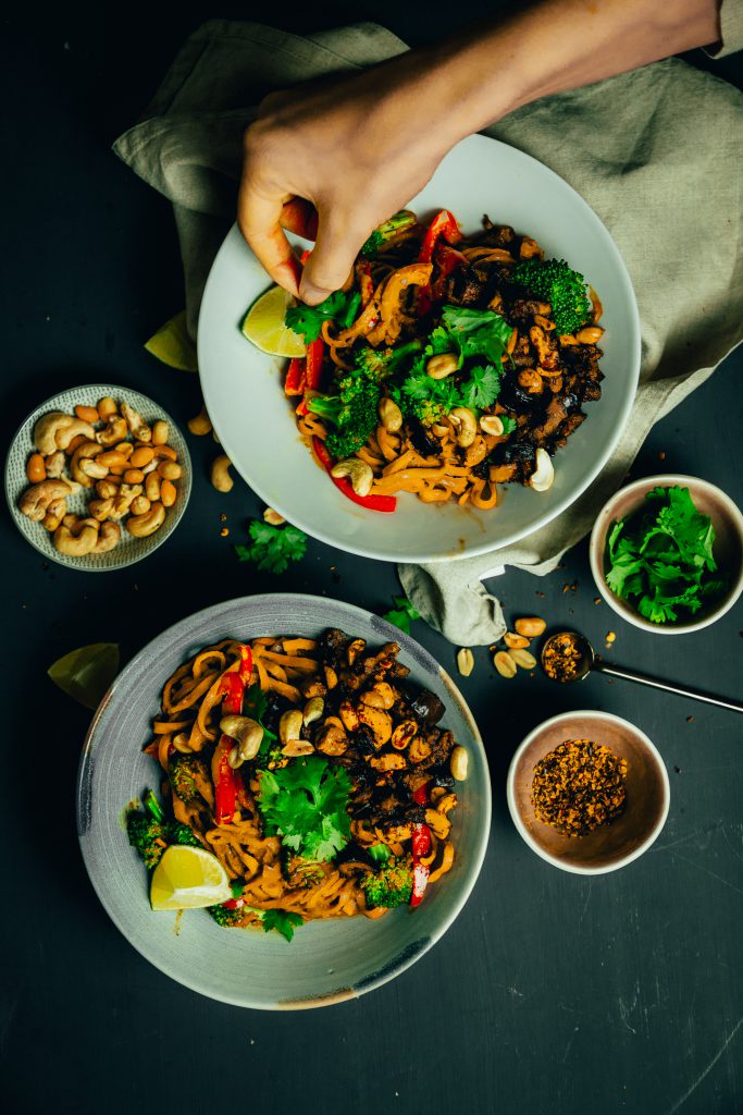 Erdnuss-Chili-Nudeln mit Nuss-Granola | Tapsy&amp;#39;s Kitchen