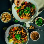 Erdnuss-Chili-Nudeln mit Nuss-Granola