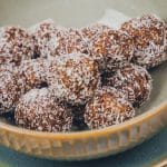 Vegane Mandel-Dattel Energy-Balls (gesund Naschen)